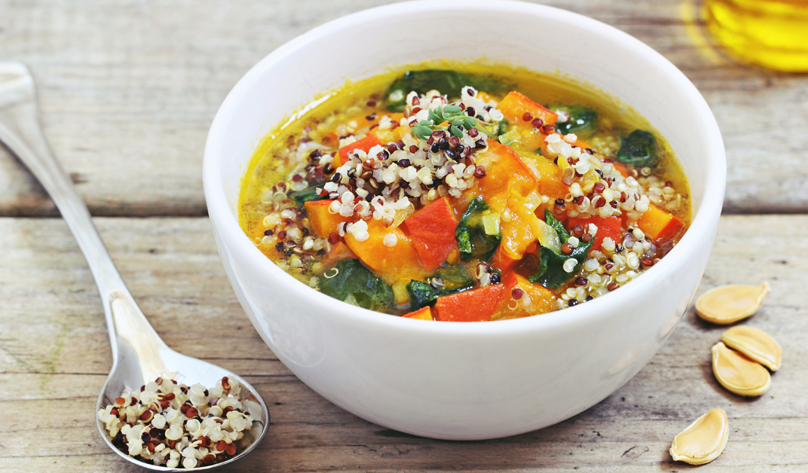 Sopa de quinoa con algas y verduras