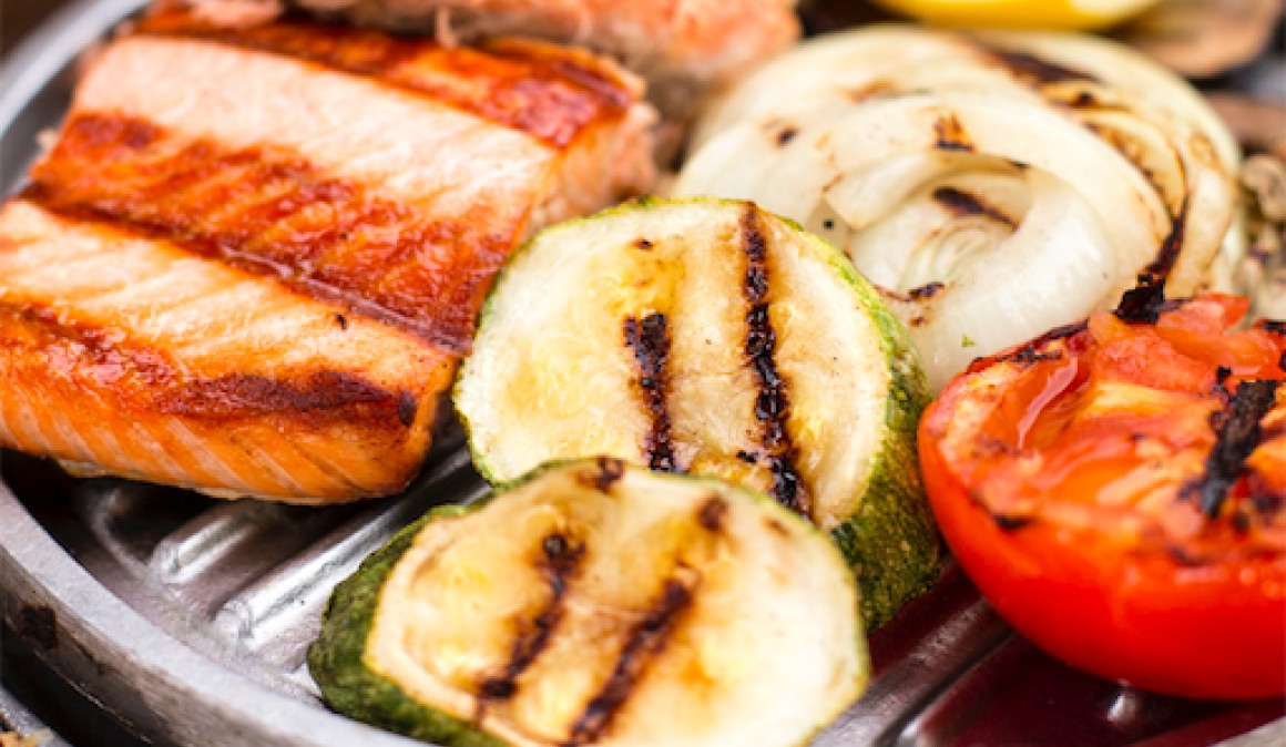El plato del atleta: Salmón con Verduras grillé a las brasas