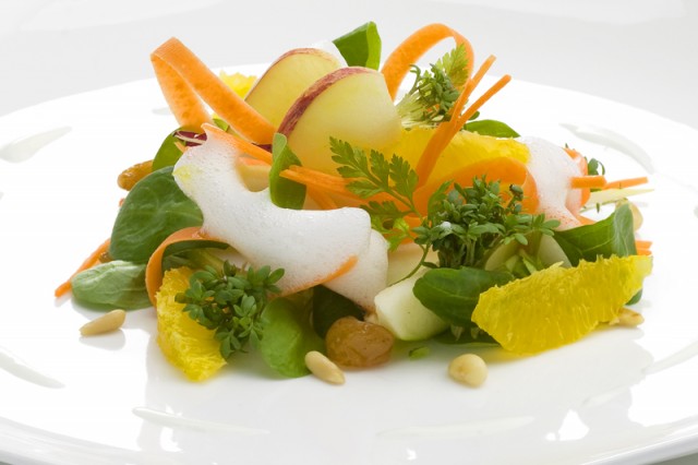 Ensalada de manzana y zanahoria cruda